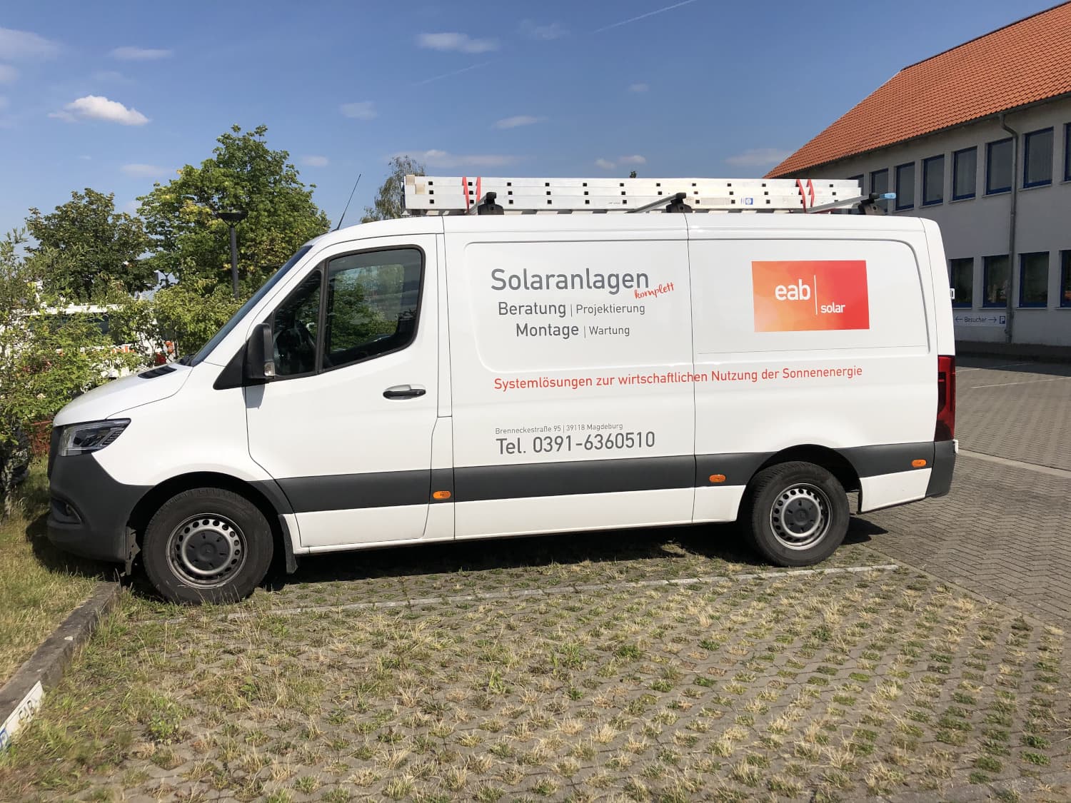 Ein Fahrzeug des eab solar