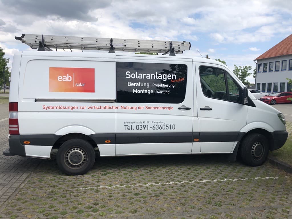eab solar Fahrzeuge im neuen Design auf der Straße
