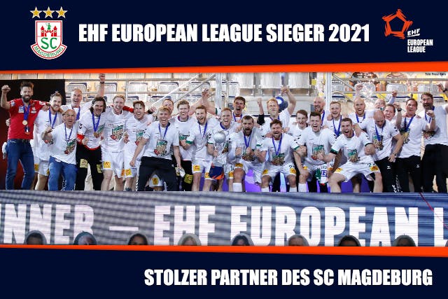 SCM Handballer feiern den Gewinn der European League mit eab solar Logo im Hintergrund